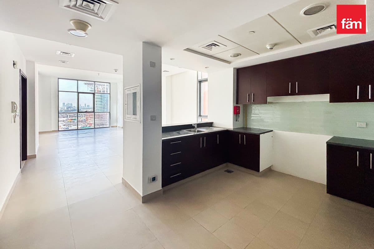 Spacious + Storage  Prime Location  Corner Unit
