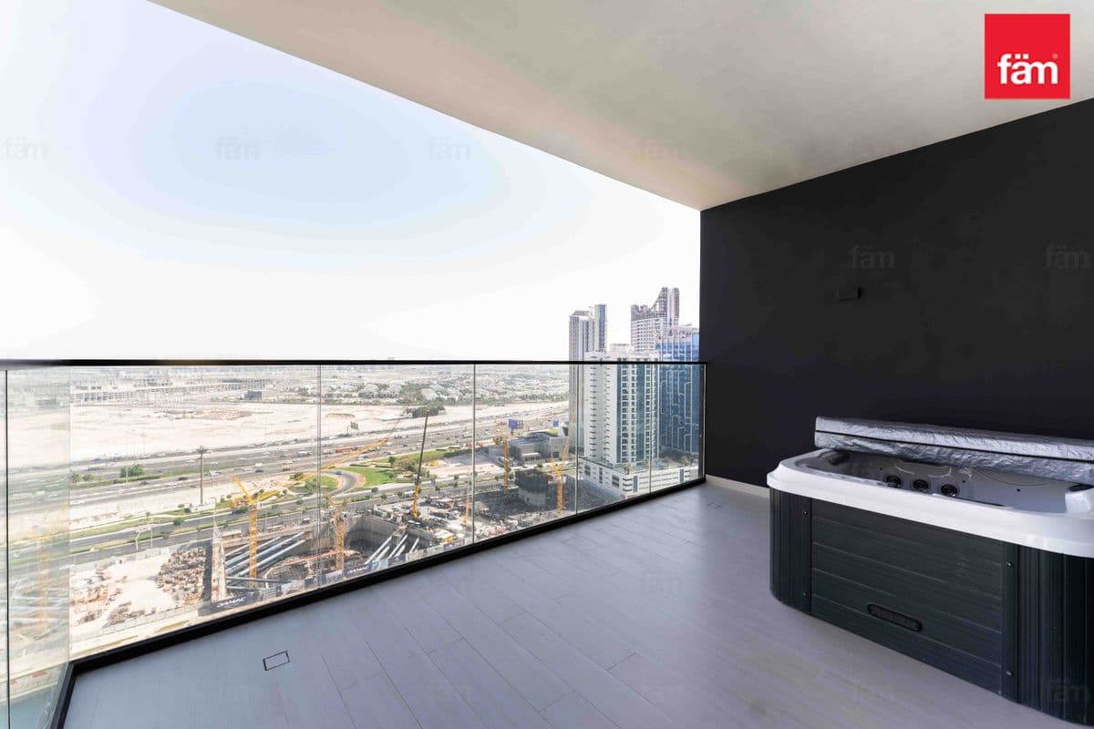 Canal View/ Luxury / Vacant/High Floor/Best Layout