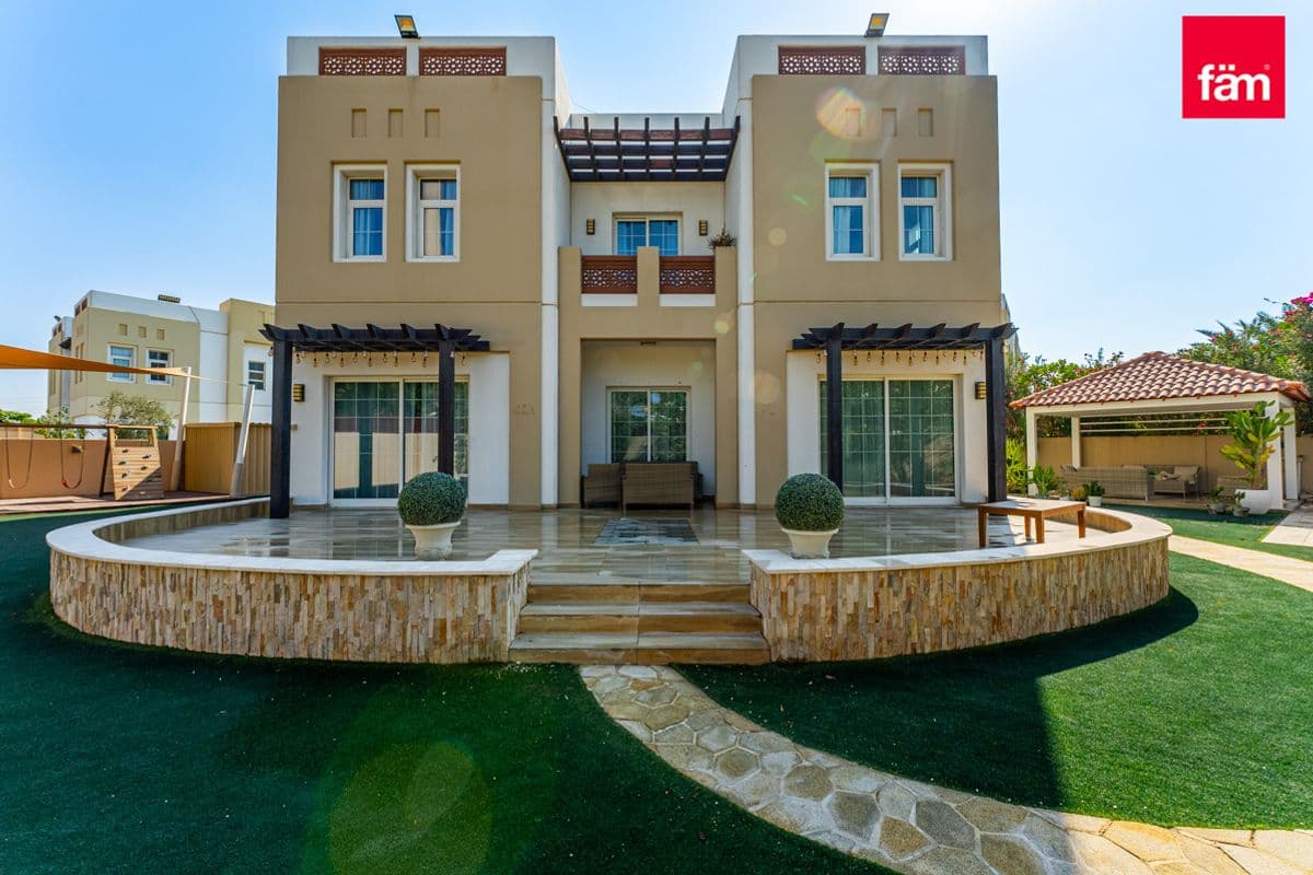 Single Row | Large Plot | Vacant