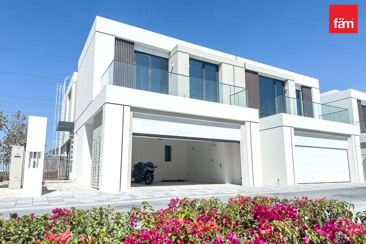 Community Views | C Villas | District One