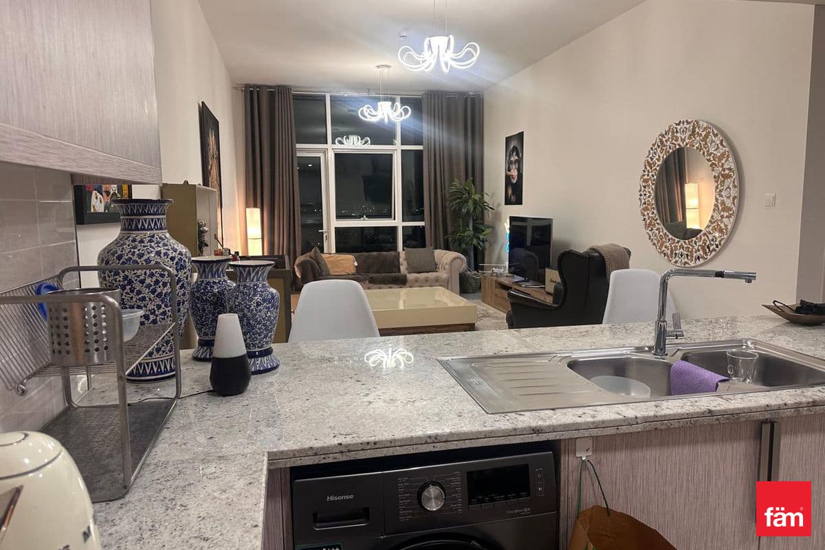 Spacious I High Floor I Laundry Room I Community