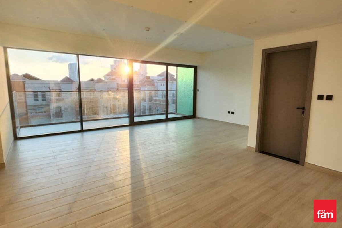 Exclusive |Skyline And Pool View |Ready To Move In