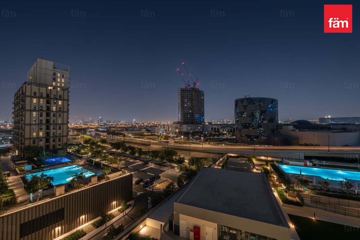 Corner | Bright | Amenities View | Vacant