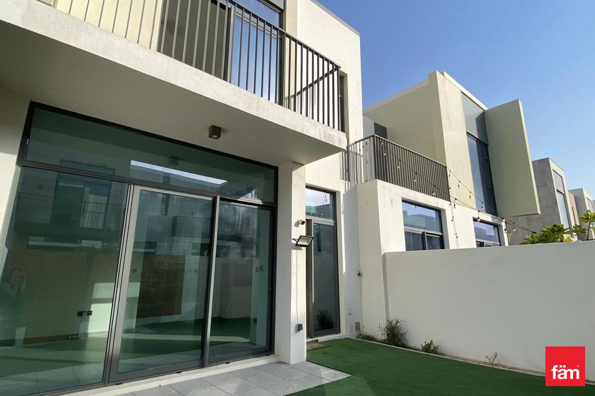 Centrally Located Middle Unit, Vacant