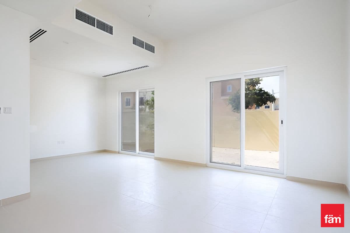 Single Row | Next To The Pool | 3br + Maids