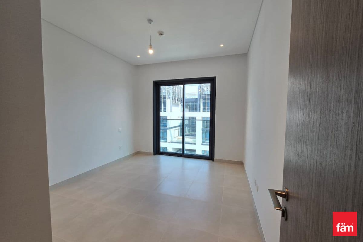 Spacious 1 Bedroom APT, With Burj Khalifa View