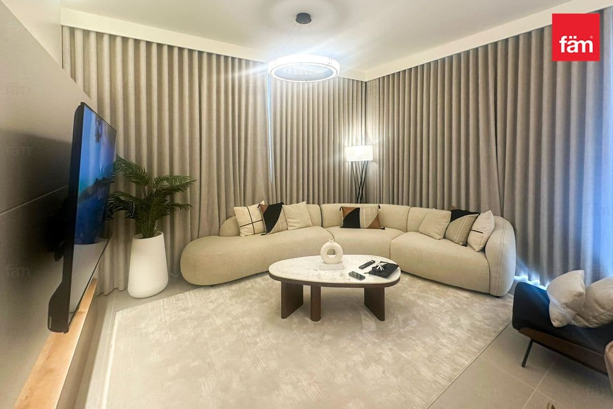 Luxurious 2 Beds APT Fully Furnished High Floor