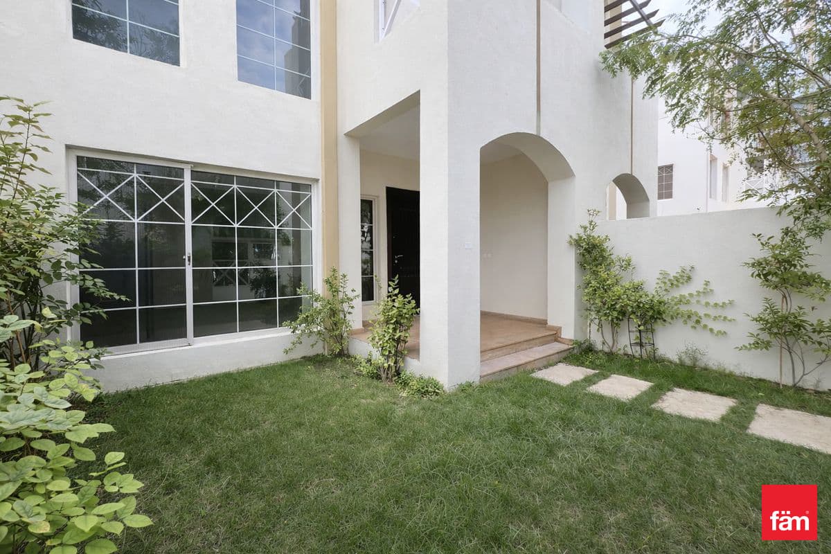 Townhouse| Close To Exit| Corner